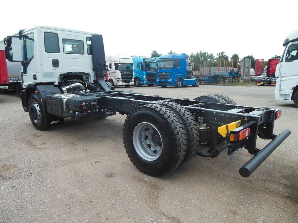 Iveco EUROCARGO ML 180E28/P, PTO - Camión chasis: foto 4 Iveco EUROCARGO ML 180E28/P, PTO - Camión chasis: foto 4