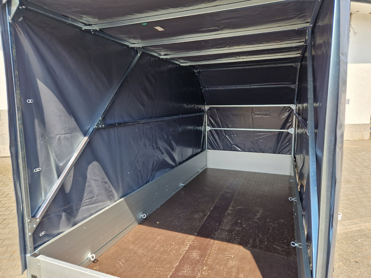 Aluliner Planen Anhänger GTB 1200 301x126x150cm +Hochplane grau schräg (M) 1200kg Aktion - Remolque de coche: foto 4 Aluliner Planen Anhänger GTB 1200 301x126x150cm +Hochplane grau schräg (M) 1200kg Aktion - Remolque de coche: foto 4