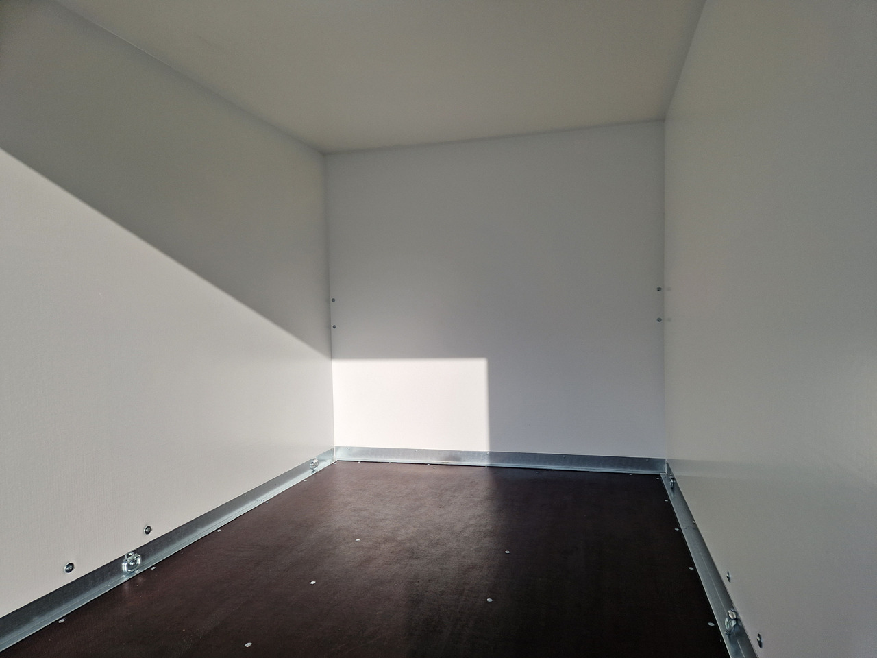 Brenderup Cargo Dynamic CD260 B R 260x153x150cm niedrig Heckrampe Wabenwände (S) 1300kg - Remolque caja cerrada: foto 5 Brenderup Cargo Dynamic CD260 B R 260x153x150cm niedrig Heckrampe Wabenwände (S) 1300kg - Remolque caja cerrada: foto 5