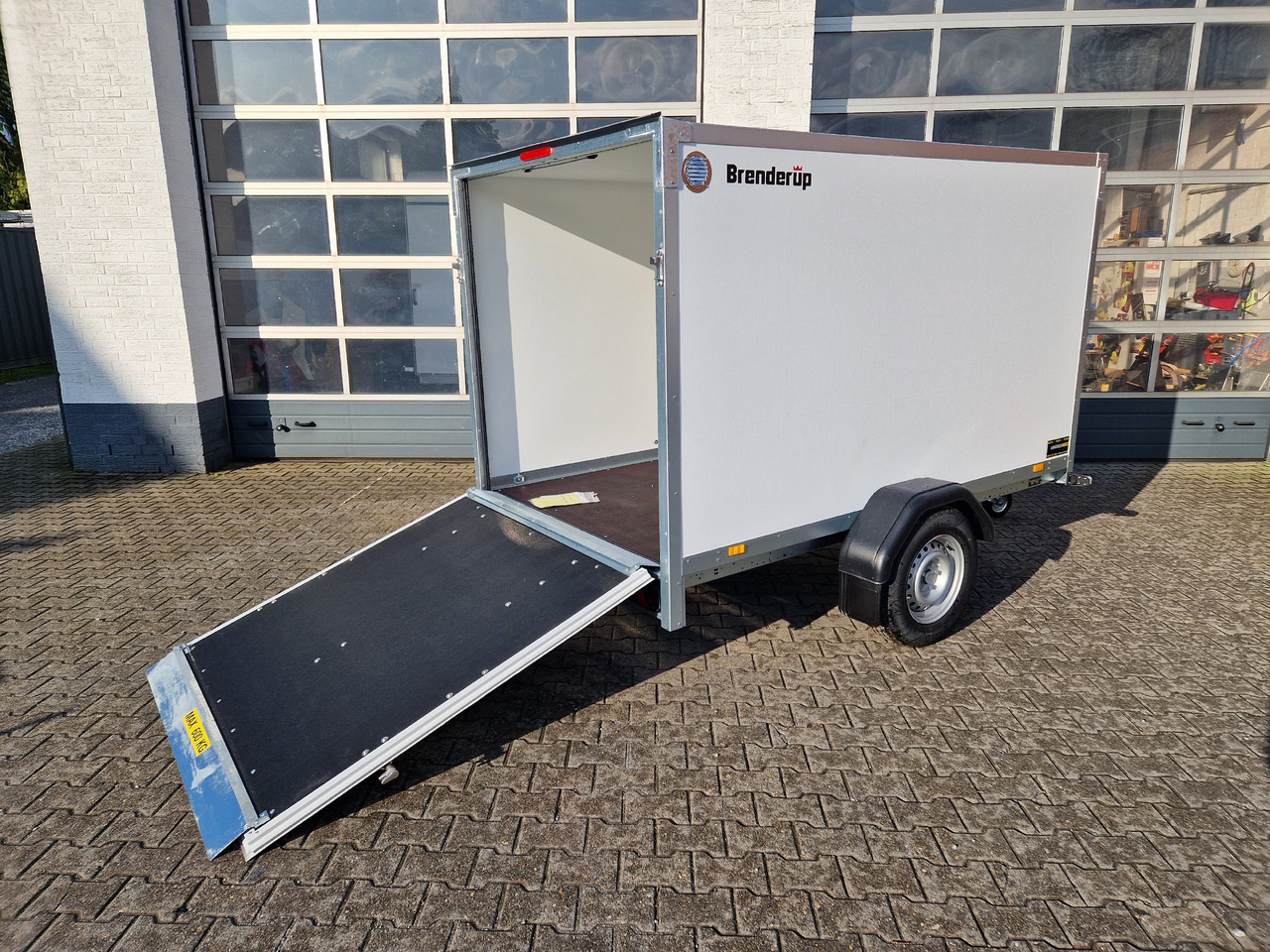 Brenderup Cargo Dynamic CD260 B R 260x153x150cm niedrig Heckrampe Wabenwände (S) 1300kg - Remolque caja cerrada: foto 1 Brenderup Cargo Dynamic CD260 B R 260x153x150cm niedrig Heckrampe Wabenwände (S) 1300kg - Remolque caja cerrada: foto 1