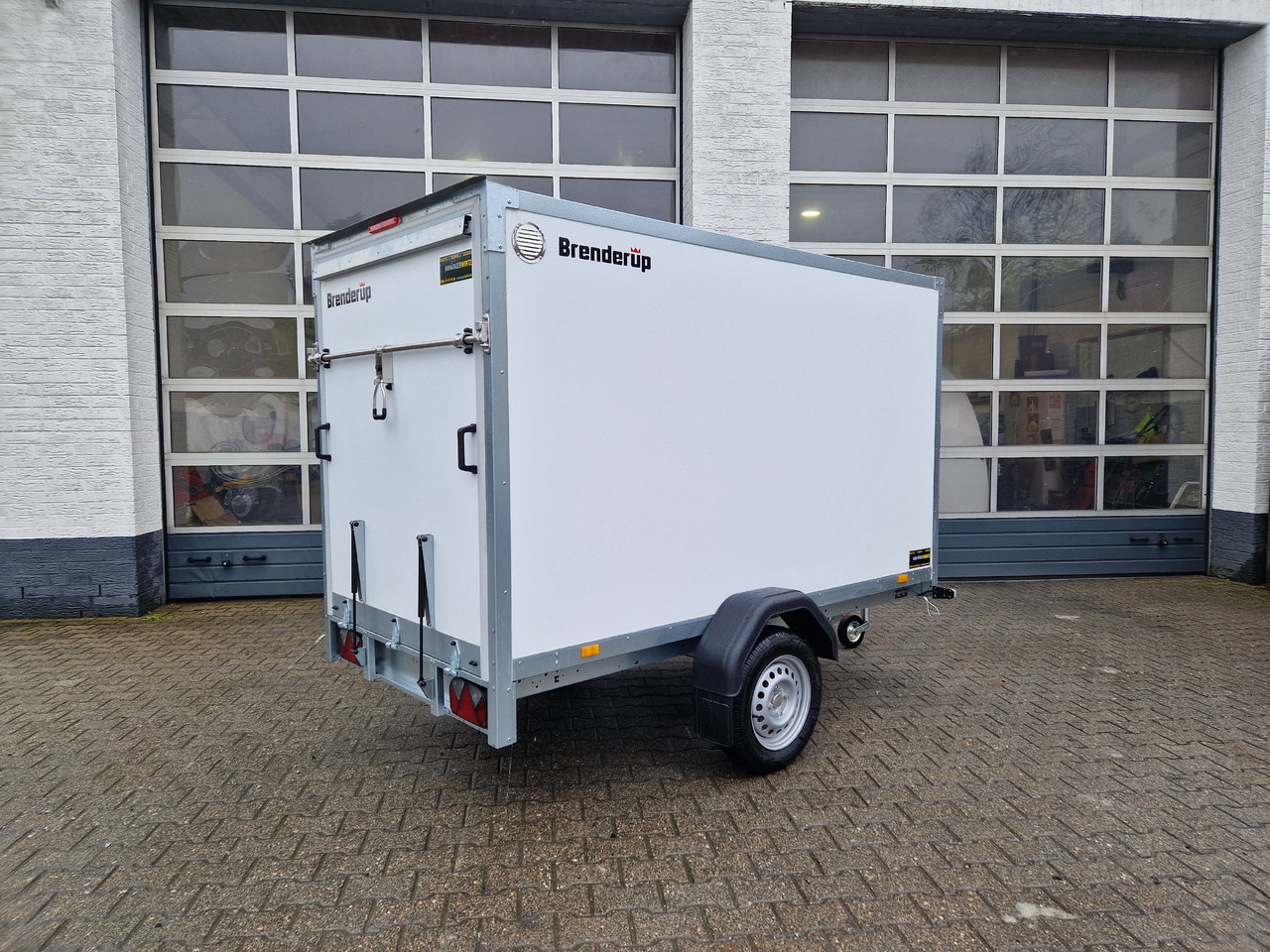 Remolque caja cerrada Brenderup Cargo Dynamic CD260 UBR 260x130x150cm Heckrampe Wabenwände (S) 750kg Winter Aktion: foto 9 Remolque caja cerrada Brenderup Cargo Dynamic CD260 UBR 260x130x150cm Heckrampe Wabenwände (S) 750kg Winter Aktion: foto 9