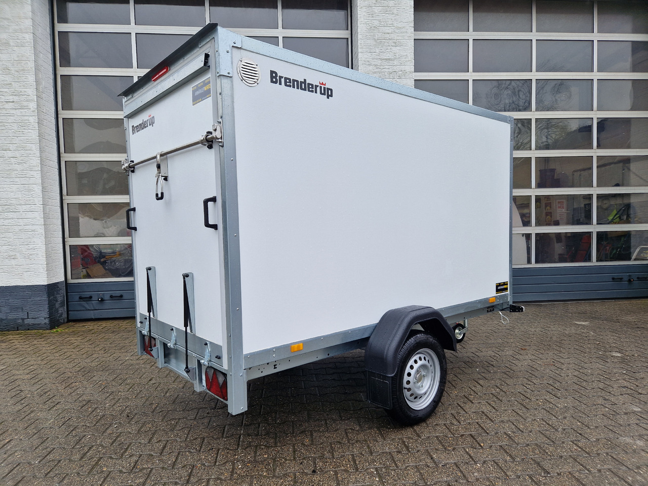 Remolque caja cerrada Brenderup Cargo Dynamic CD260 UBR 260x130x150cm Heckrampe Wabenwände (S) 750kg Winter Aktion: foto 7 Remolque caja cerrada Brenderup Cargo Dynamic CD260 UBR 260x130x150cm Heckrampe Wabenwände (S) 750kg Winter Aktion: foto 7