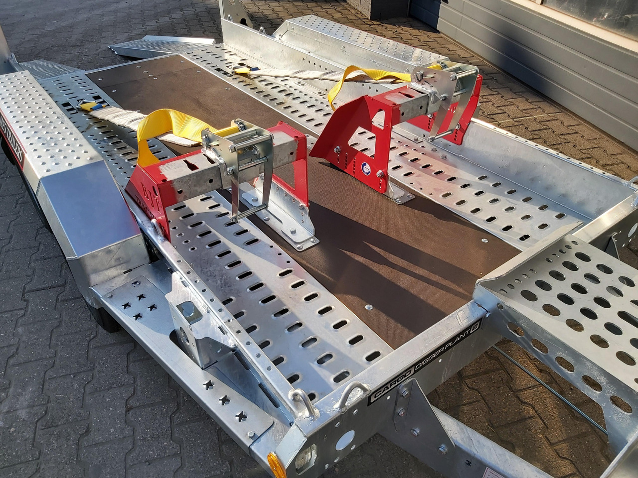 Brian James Digger Plant 543-2813-27 280x130cm Schaufelablage Rampen Trac Strap System 2700kg - Remolque porta maquinaria: foto 3 Brian James Digger Plant 543-2813-27 280x130cm Schaufelablage Rampen Trac Strap System 2700kg - Remolque porta maquinaria: foto 3