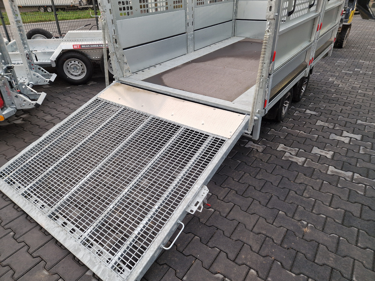 Brian James Trailer Connect 310x188cm black Premium Greenkeeper Alufelgen Tandem 10" 3000kg - Remolque plataforma/ Caja abierta: foto 3 Brian James Trailer Connect 310x188cm black Premium Greenkeeper Alufelgen Tandem 10" 3000kg - Remolque plataforma/ Caja abierta: foto 3