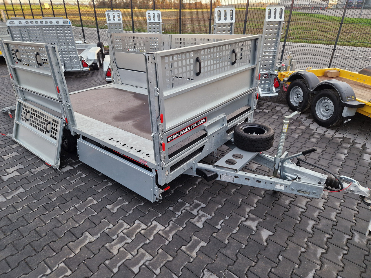 Brian James Trailer Connect 310x188cm black Premium Greenkeeper Alufelgen Tandem 10" 3000kg - Remolque plataforma/ Caja abierta: foto 5 Brian James Trailer Connect 310x188cm black Premium Greenkeeper Alufelgen Tandem 10" 3000kg - Remolque plataforma/ Caja abierta: foto 5