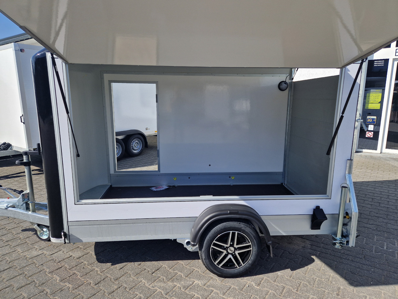 Cargo Roadster 300 300x150x184cm Sandwich weiß Poly black Seitenklappe &Tür Alufelgen 1300kg Pullman - Remolque venta ambulante: foto 2 Cargo Roadster 300 300x150x184cm Sandwich weiß Poly black Seitenklappe &Tür Alufelgen 1300kg Pullman - Remolque venta ambulante: foto 2