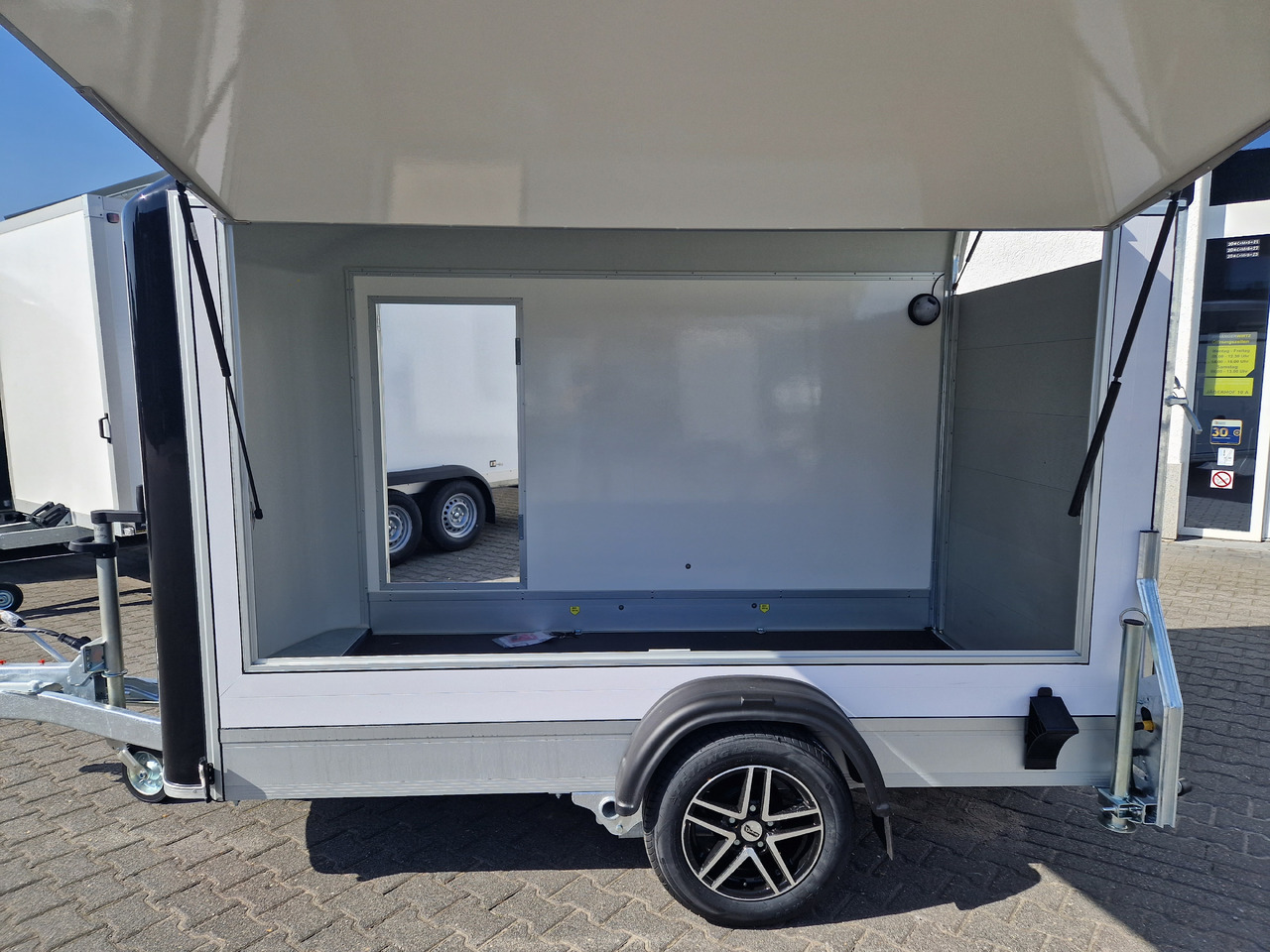 Cargo Roadster 300 300x150x184cm Sandwich weiß Poly black Seitenklappe &Tür Alufelgen 1300kg Pullman - Remolque venta ambulante: foto 3 Cargo Roadster 300 300x150x184cm Sandwich weiß Poly black Seitenklappe &Tür Alufelgen 1300kg Pullman - Remolque venta ambulante: foto 3
