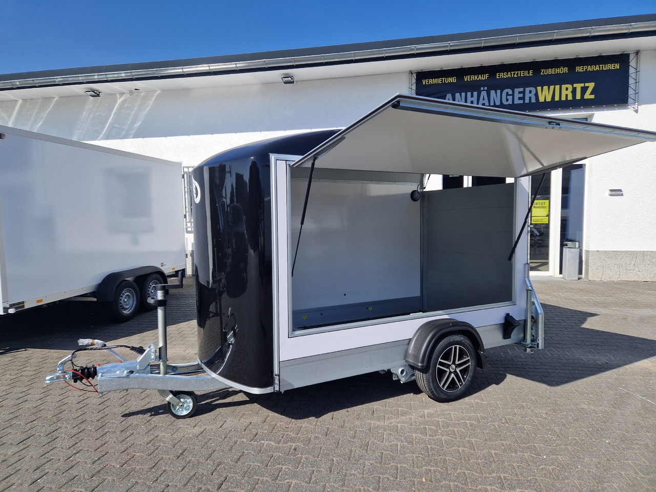 Cargo Roadster 300 300x150x184cm Sandwich weiß Poly black Seitenklappe &Tür Alufelgen 1300kg Pullman - Remolque venta ambulante: foto 1 Cargo Roadster 300 300x150x184cm Sandwich weiß Poly black Seitenklappe &Tür Alufelgen 1300kg Pullman - Remolque venta ambulante: foto 1