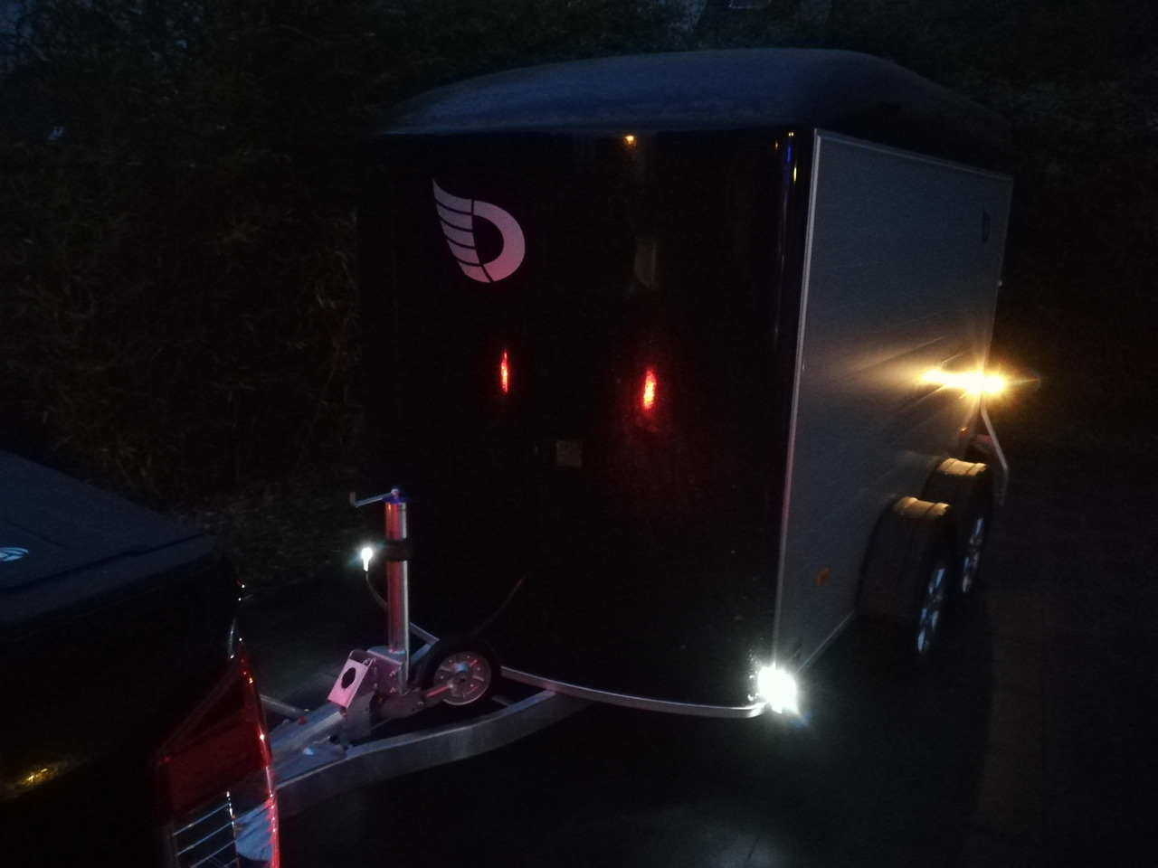 Cargo Roadster 500 312x167x199cm Alu Poly black Seitentür 100km/H Pullman 2000kg Sommer Aktion 2025 - Remolque caja cerrada: foto 2 Cargo Roadster 500 312x167x199cm Alu Poly black Seitentür 100km/H Pullman 2000kg Sommer Aktion 2025 - Remolque caja cerrada: foto 2
