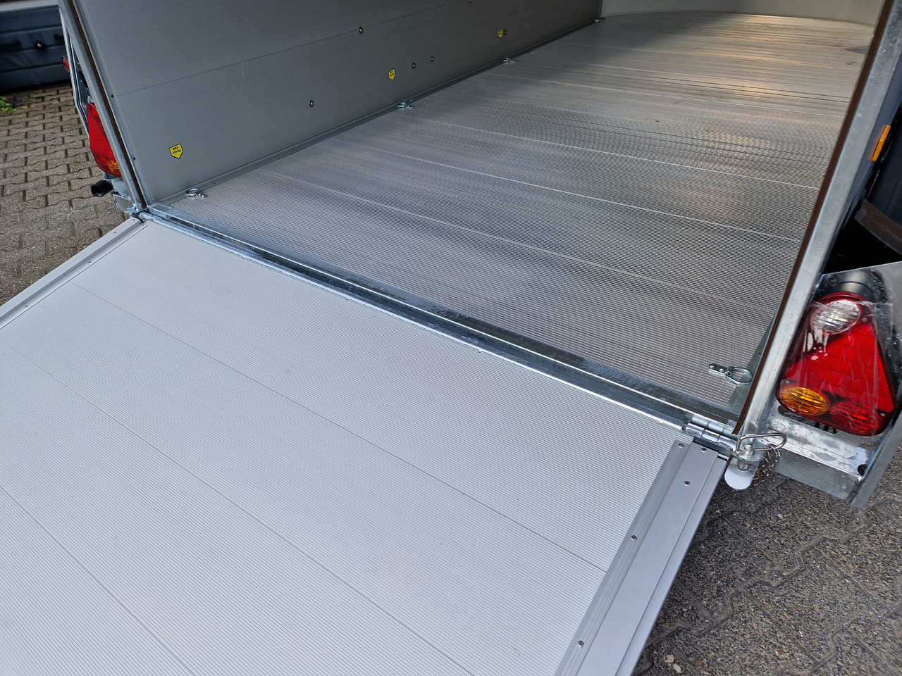 Remolque de coche Cargo Roadster 700 plus 375x180x200cm Alu Poly irongrey Leichtmetallräder 2600kg Pullman 100km/H 24: foto 13