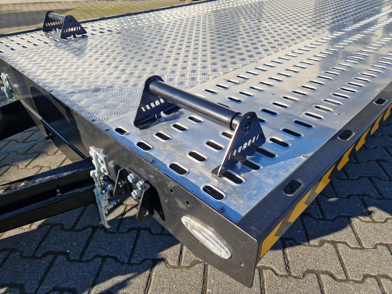 Remolque portavehículos Cartrailer Expert 3560 easyload black 600x216cm hydr. kippbar Premium black Tridem 10" 100kmH 3500kg: foto 6