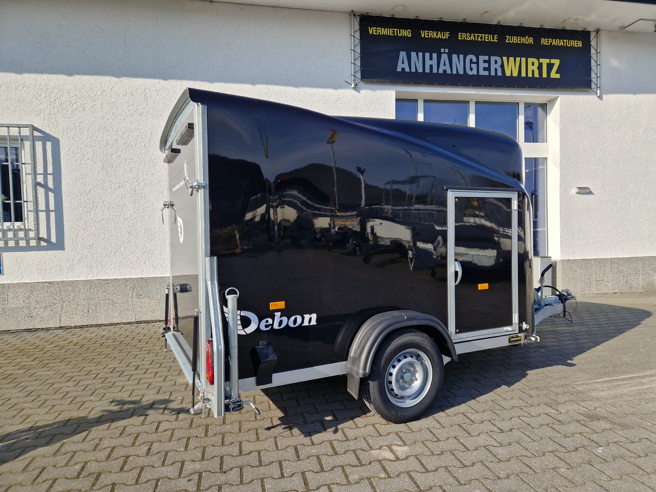 Debon Cargo 1300 300x152x168cm black Seitentür aerodynamik Pullman II 100km/H 1300kg Februar Aktion - Remolque caja cerrada: foto 4 Debon Cargo 1300 300x152x168cm black Seitentür aerodynamik Pullman II 100km/H 1300kg Februar Aktion - Remolque caja cerrada: foto 4