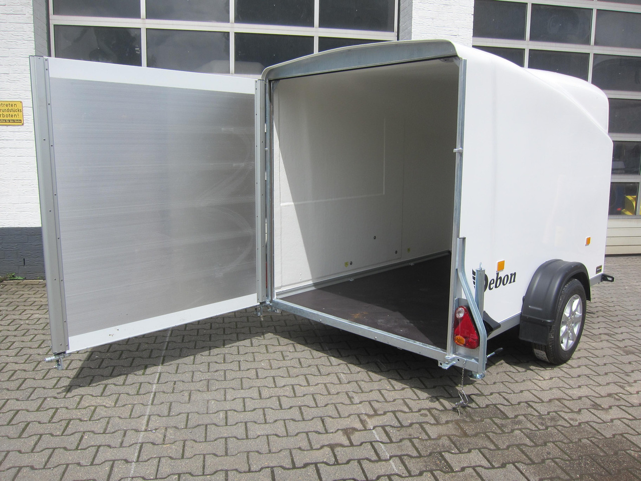 Debon Cargo 1300 300x152x168cm white Alufelgen darkline aerodynamik Pullman II 100km/H 1300kg - Remolque caja cerrada: foto 3 Debon Cargo 1300 300x152x168cm white Alufelgen darkline aerodynamik Pullman II 100km/H 1300kg - Remolque caja cerrada: foto 3