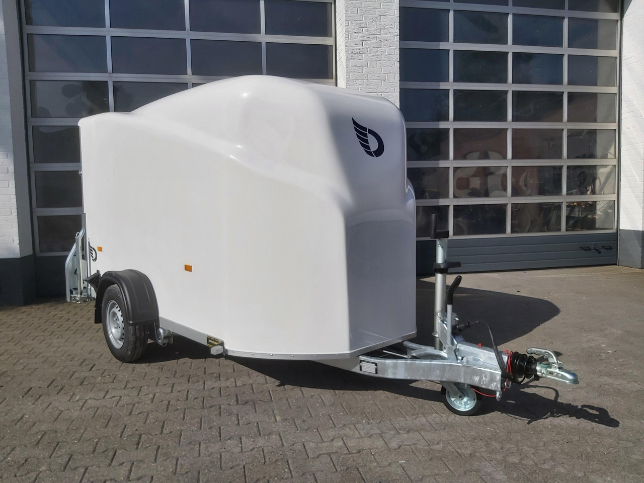 Debon Cargo 1300 300x152x168cm white Pullman II 1300kg 100km/H Modell 2024 - Remolque caja cerrada: foto 2 Debon Cargo 1300 300x152x168cm white Pullman II 1300kg 100km/H Modell 2024 - Remolque caja cerrada: foto 2