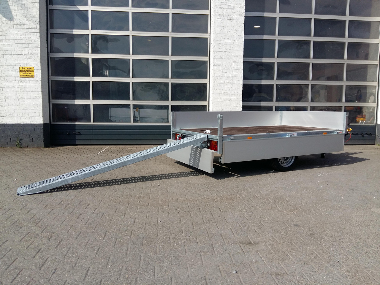 EDUARD Multi 260x150x30cm Lfh: 56cm 10" niedrig Fahrwerk Rampen (S) 1500kg - Remolque de coche: foto 1 EDUARD Multi 260x150x30cm Lfh: 56cm 10" niedrig Fahrwerk Rampen (S) 1500kg - Remolque de coche: foto 1