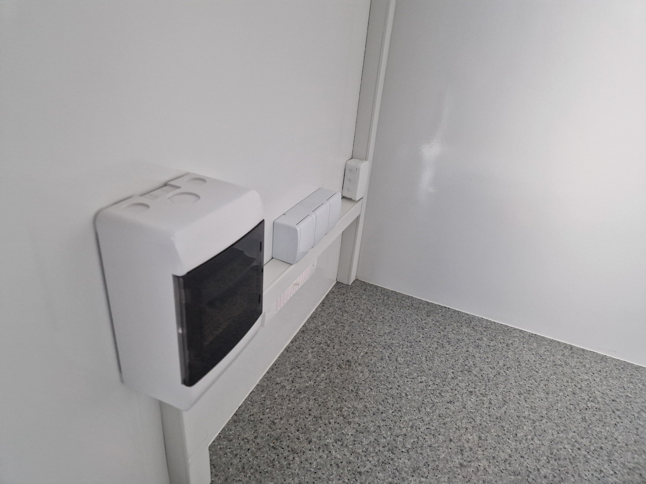 Event Trailer Koffer TWSP M 600T.01 600x220x217cm Seitenklappe Treppe Tür 230V Licht IL 2700kg 100 - Remolque venta ambulante: foto 3 Event Trailer Koffer TWSP M 600T.01 600x220x217cm Seitenklappe Treppe Tür 230V Licht IL 2700kg 100 - Remolque venta ambulante: foto 3