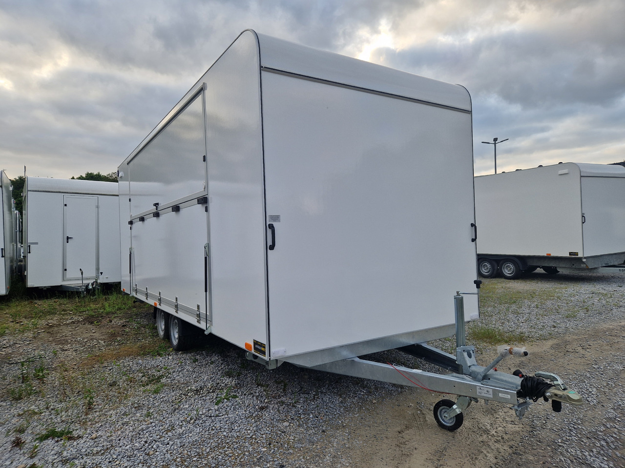 Event Trailer Koffer TWSP M 600T.01 600x220x217cm Seitenklappe Treppe Tür 230V Licht IL 2700kg 100 - Remolque venta ambulante: foto 1 Event Trailer Koffer TWSP M 600T.01 600x220x217cm Seitenklappe Treppe Tür 230V Licht IL 2700kg 100 - Remolque venta ambulante: foto 1