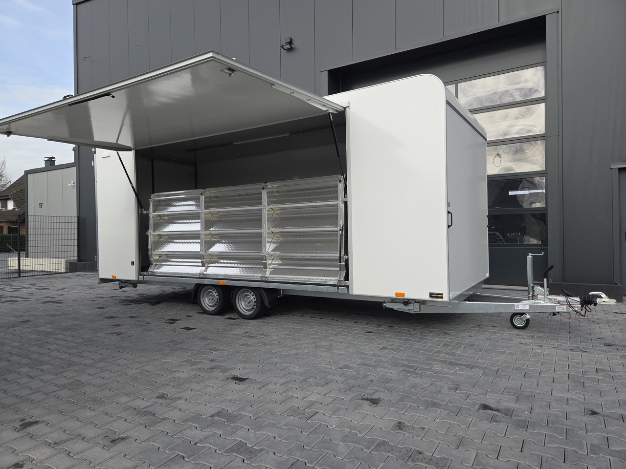 Event Trailer Koffer TWSP M 600T.01 600x230x210 Seitenklappe Treppe Hecktüren 230V 3000kg - Remolque venta ambulante: foto 3 Event Trailer Koffer TWSP M 600T.01 600x230x210 Seitenklappe Treppe Hecktüren 230V 3000kg - Remolque venta ambulante: foto 3