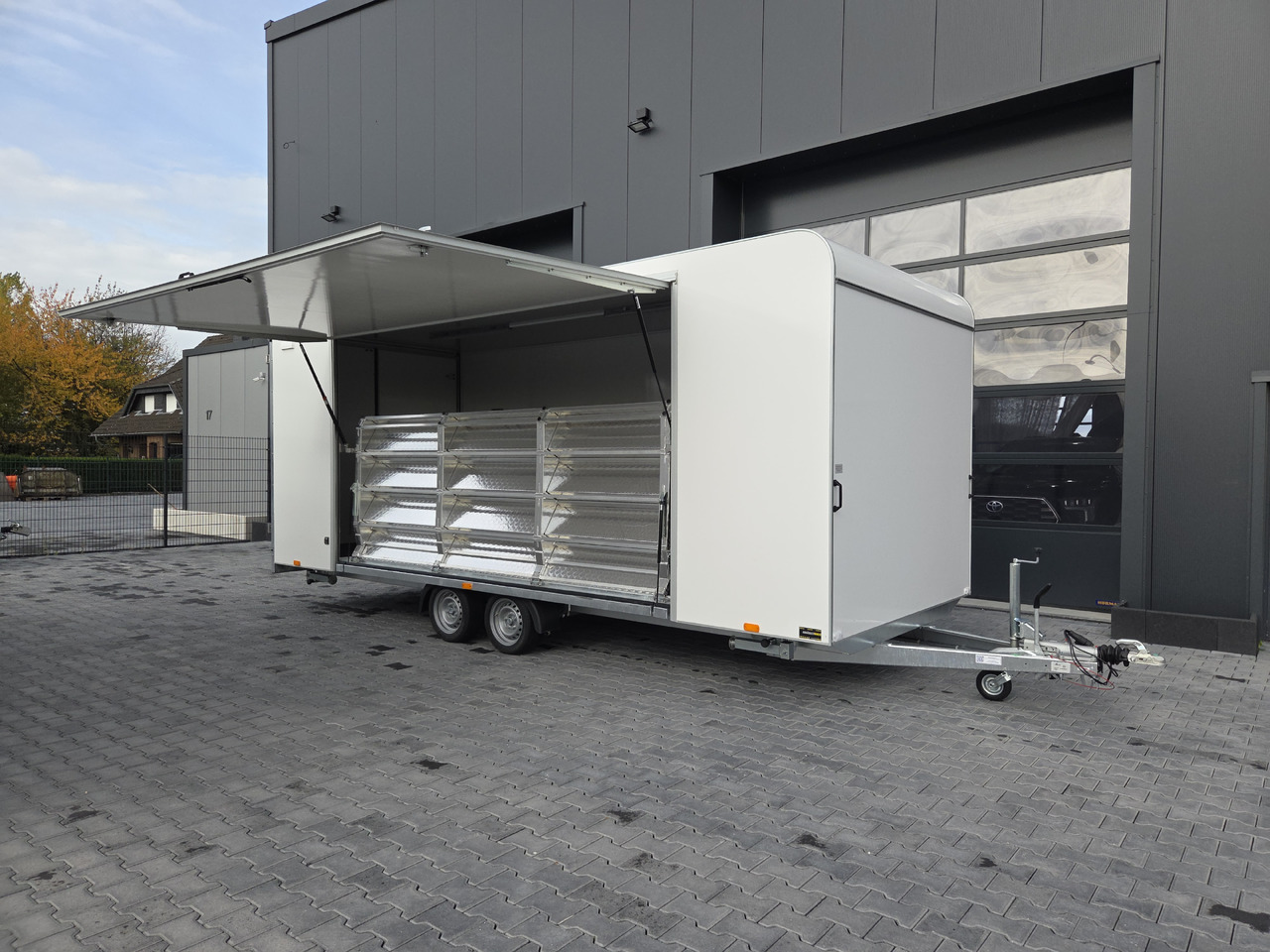 Event Trailer Koffer TWSP M 600T.01 600x230x210 Seitenklappe Treppe Hecktüren 230V 3000kg - Remolque venta ambulante: foto 4 Event Trailer Koffer TWSP M 600T.01 600x230x210 Seitenklappe Treppe Hecktüren 230V 3000kg - Remolque venta ambulante: foto 4