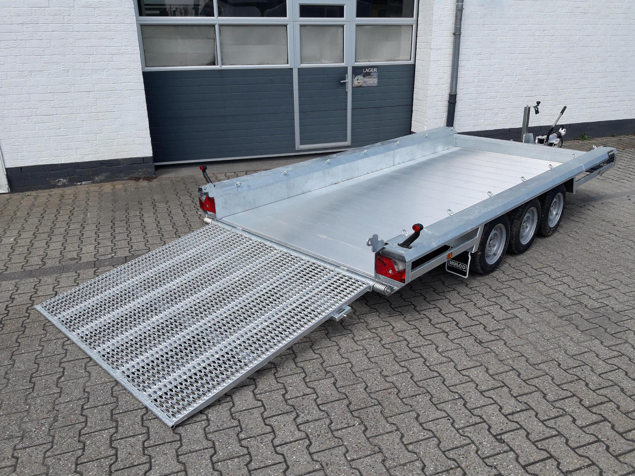 HULCO TERRAX Aluboden 394x180x27cm Heckrampe 150cm Tridem (XL) 3500kg - Remolque porta maquinaria: foto 1 HULCO TERRAX Aluboden 394x180x27cm Heckrampe 150cm Tridem (XL) 3500kg - Remolque porta maquinaria: foto 1