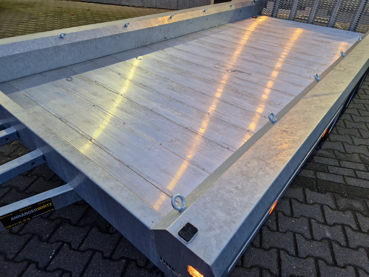 HULCO TERRAX Aluboden 469x195x27cm Heckrampe 150cm Tridem 3500kg (XXL) - Remolque porta maquinaria: foto 4 HULCO TERRAX Aluboden 469x195x27cm Heckrampe 150cm Tridem 3500kg (XXL) - Remolque porta maquinaria: foto 4