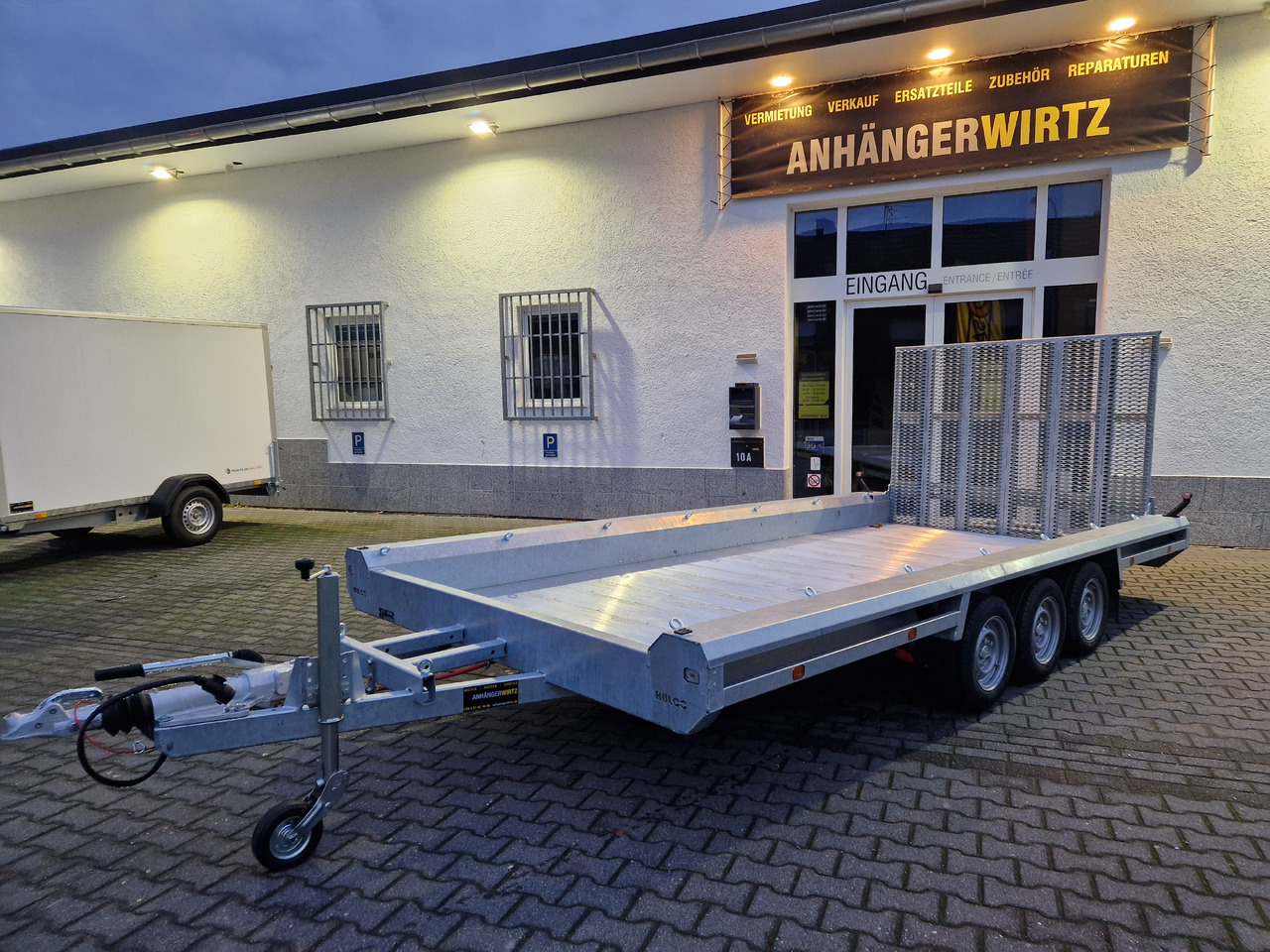 HULCO TERRAX Aluboden 469x195x27cm Heckrampe 150cm Tridem 3500kg (XXL) - Remolque porta maquinaria: foto 2 HULCO TERRAX Aluboden 469x195x27cm Heckrampe 150cm Tridem 3500kg (XXL) - Remolque porta maquinaria: foto 2
