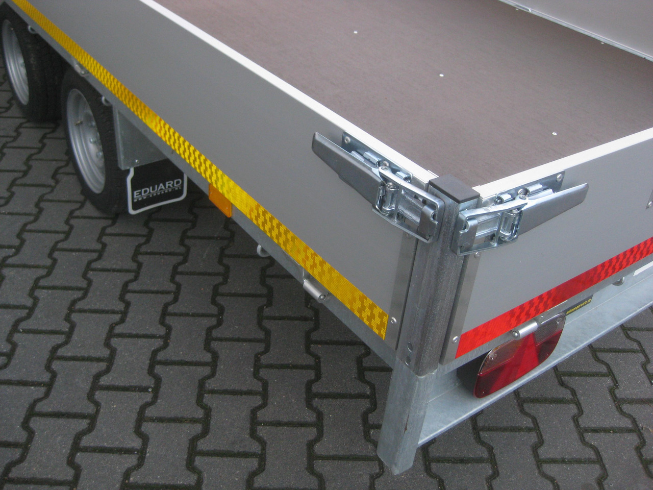 Remolque plataforma/ Caja abierta Hochlader 406x180x30cm Lfh:63cm 13" niedrig Fahrwerk (XL) 2700kg order Aktion: foto 9