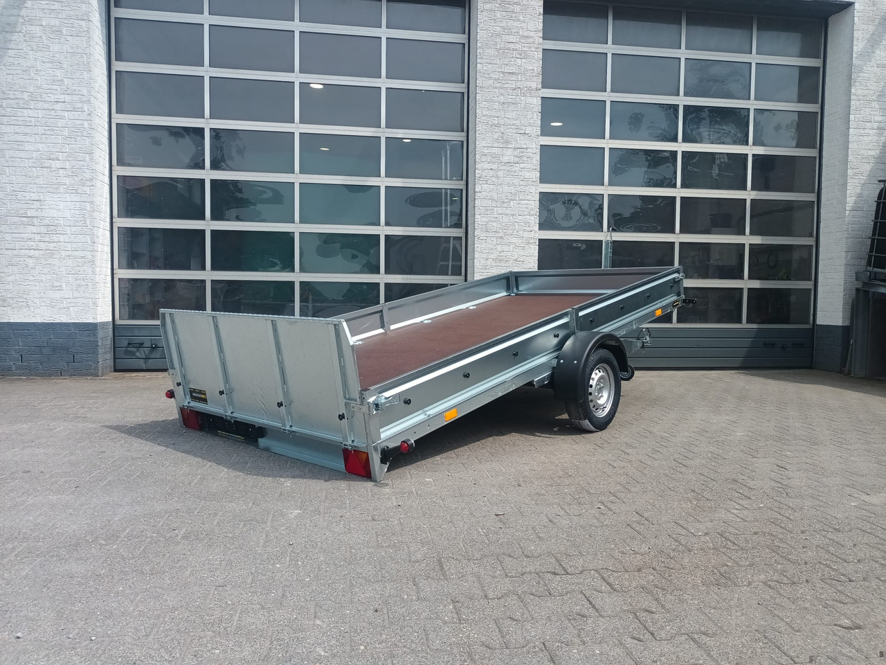 Kleinfahrzeug Universal Transporter Multi XL easyload ankippbar Blattfederung 100km/H 750kg - Remolque porta maquinaria: foto 4 Kleinfahrzeug Universal Transporter Multi XL easyload ankippbar Blattfederung 100km/H 750kg - Remolque porta maquinaria: foto 4