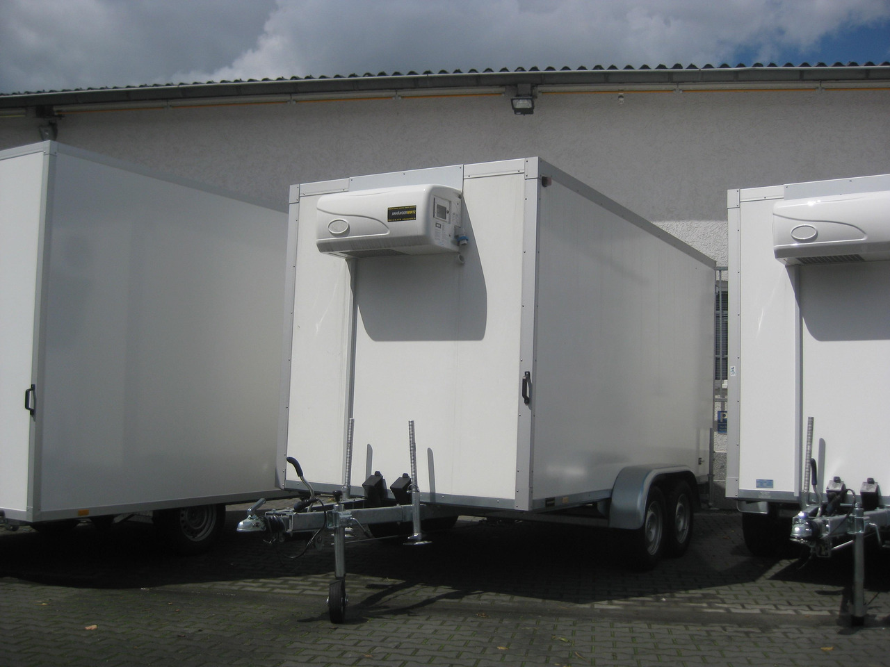 Kühlanhänger AZKF 2740/180 395x178x200cm Govi Kühlaggregat 5 60 Frioliner Modell 2023 - Remolque frigorífico: foto 1 Kühlanhänger AZKF 2740/180 395x178x200cm Govi Kühlaggregat 5 60 Frioliner Modell 2023 - Remolque frigorífico: foto 1