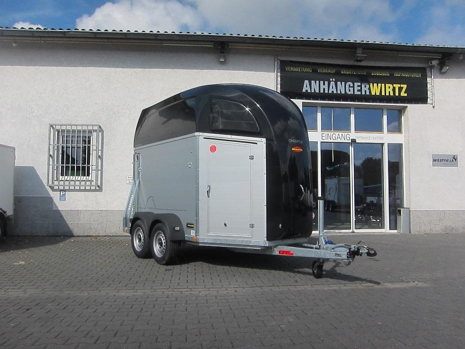 Pferdeanhänger Böckmann Champion R Sattelkammer blackline 2400kg CFF+ 100 km/H Modell 25 - Remolque para caballos: foto 2 Pferdeanhänger Böckmann Champion R Sattelkammer blackline 2400kg CFF+ 100 km/H Modell 25 - Remolque para caballos: foto 2