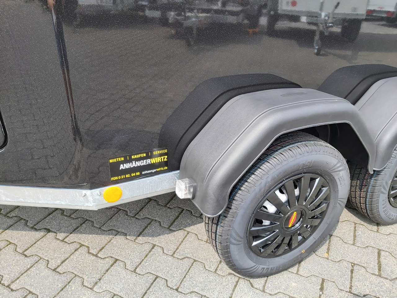 Pferdeanhänger Böckmann Comfort Esprit black Set Sattelkammer Trittschutz 100km/H 2400kg Modell 2024 - Remolque para caballos: foto 3 Pferdeanhänger Böckmann Comfort Esprit black Set Sattelkammer Trittschutz 100km/H 2400kg Modell 2024 - Remolque para caballos: foto 3