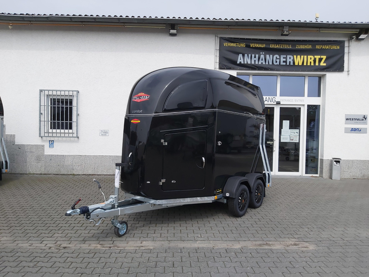 Pferdeanhänger Böckmann Comfort Esprit black Set Sattelkammer Trittschutz 100km/H 2400kg Modell 2024 - Remolque para caballos: foto 2 Pferdeanhänger Böckmann Comfort Esprit black Set Sattelkammer Trittschutz 100km/H 2400kg Modell 2024 - Remolque para caballos: foto 2