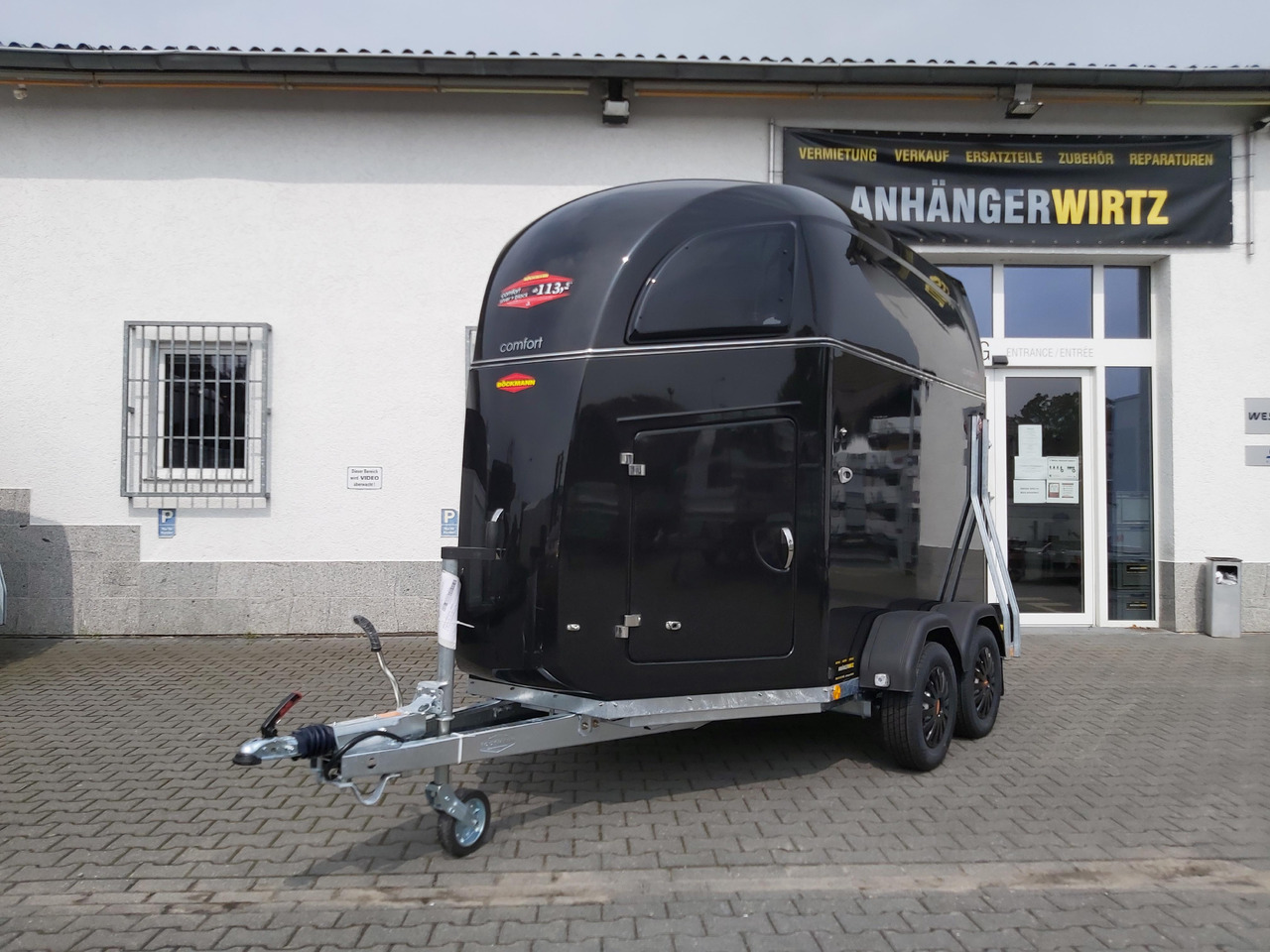 Pferdeanhänger Böckmann Comfort Esprit black Set Sattelkammer Trittschutz 100km/H 2400kg Modell 2024 - Remolque para caballos: foto 1 Pferdeanhänger Böckmann Comfort Esprit black Set Sattelkammer Trittschutz 100km/H 2400kg Modell 2024 - Remolque para caballos: foto 1
