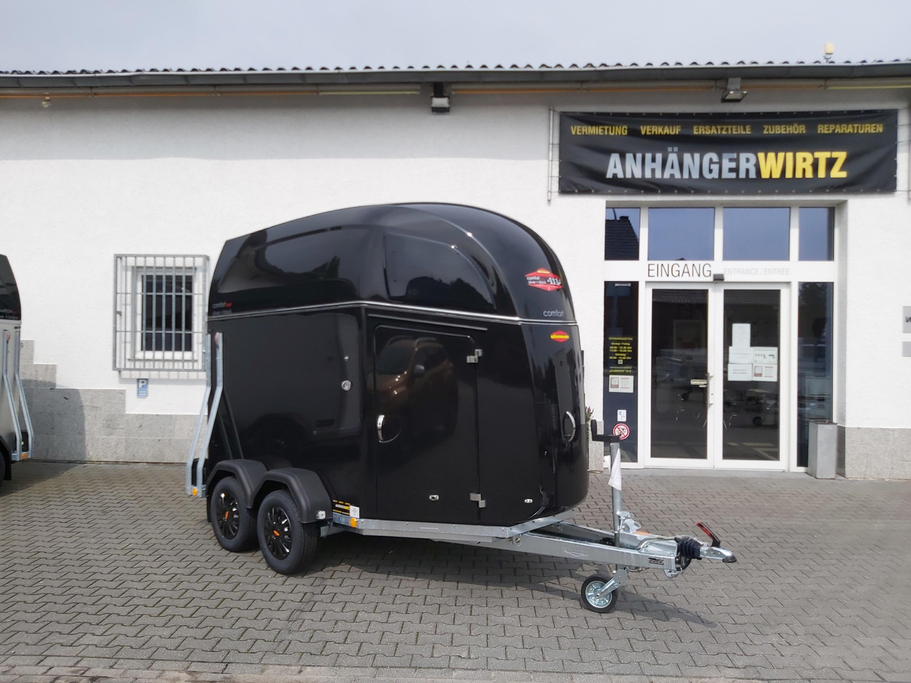 Pferdeanhänger Böckmann Comfort Esprit black Set Sattelkammer Trittschutz 100km/H 2400kg Modell 2024 - Remolque para caballos: foto 4 Pferdeanhänger Böckmann Comfort Esprit black Set Sattelkammer Trittschutz 100km/H 2400kg Modell 2024 - Remolque para caballos: foto 4