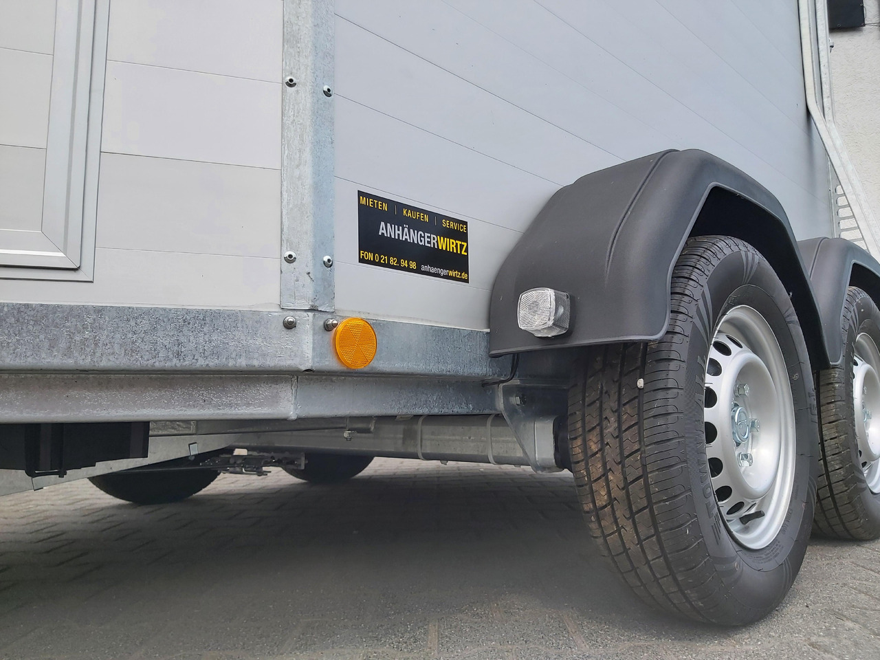 Pferdeanhänger Böckmann Portax Esprit silver&black silver SKASattelkammer Trittschutz 100km/H 2400kg - Remolque para caballos: foto 5 Pferdeanhänger Böckmann Portax Esprit silver&black silver SKASattelkammer Trittschutz 100km/H 2400kg - Remolque para caballos: foto 5