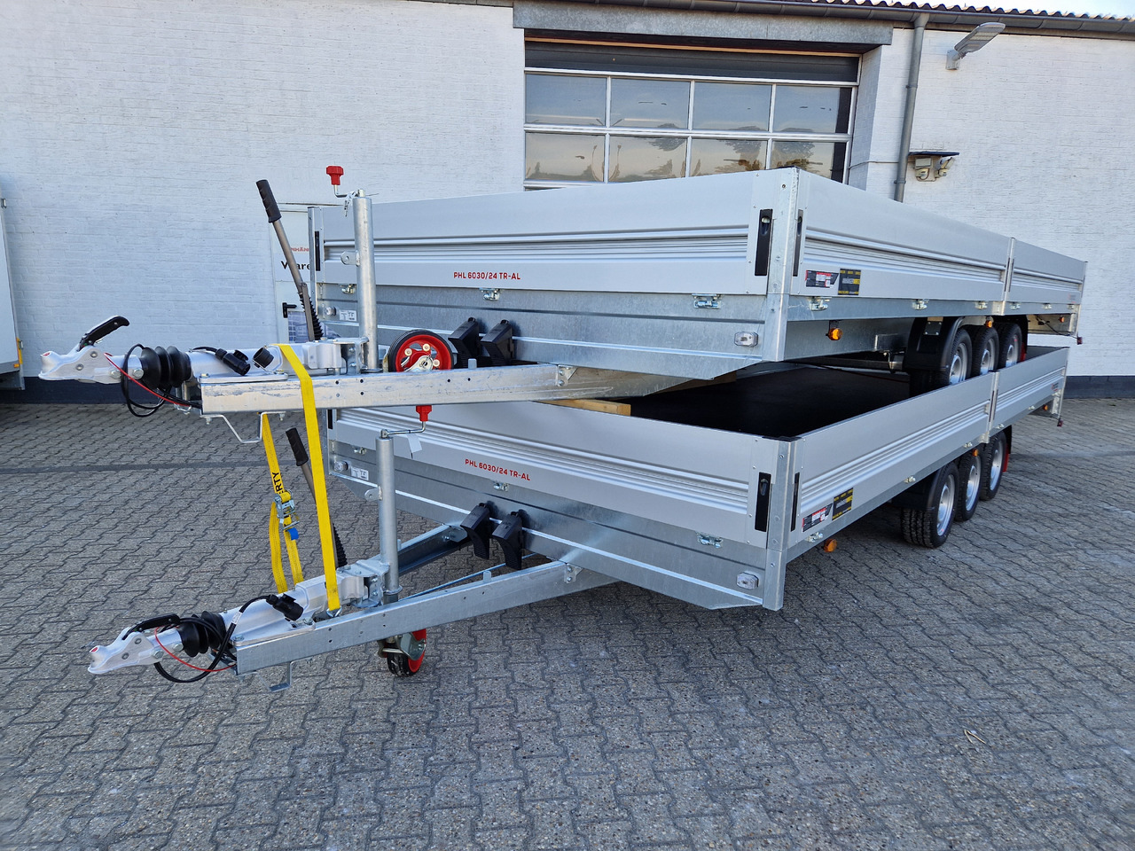 Pongratz Pritschenhochlader PHL 6030/24 TR-AL-S 603x246x36cm Tridem 13" 3500kg Mai Aktion - Remolque plataforma/ Caja abierta: foto 1 Pongratz Pritschenhochlader PHL 6030/24 TR-AL-S 603x246x36cm Tridem 13" 3500kg Mai Aktion - Remolque plataforma/ Caja abierta: foto 1