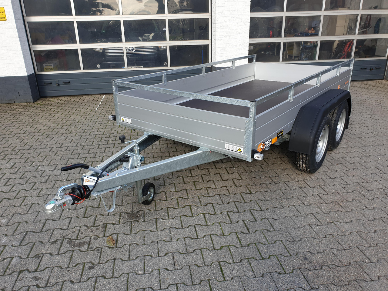 Saris Anhänger FW2700 McAlu Pro 305x153x45cm (M) 2700kg Winter online Aktion - Remolque plataforma/ Caja abierta: foto 1 Saris Anhänger FW2700 McAlu Pro 305x153x45cm (M) 2700kg Winter online Aktion - Remolque plataforma/ Caja abierta: foto 1