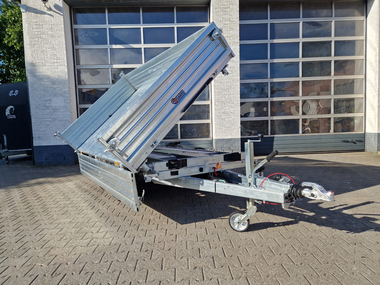 Saris Kipper 3 SKS 310 176 40cm Stahlwände HD elektro Notpumpe Alurampen Stützen 3500kg 100km/H - Remolque volquete: foto 1 Saris Kipper 3 SKS 310 176 40cm Stahlwände HD elektro Notpumpe Alurampen Stützen 3500kg 100km/H - Remolque volquete: foto 1