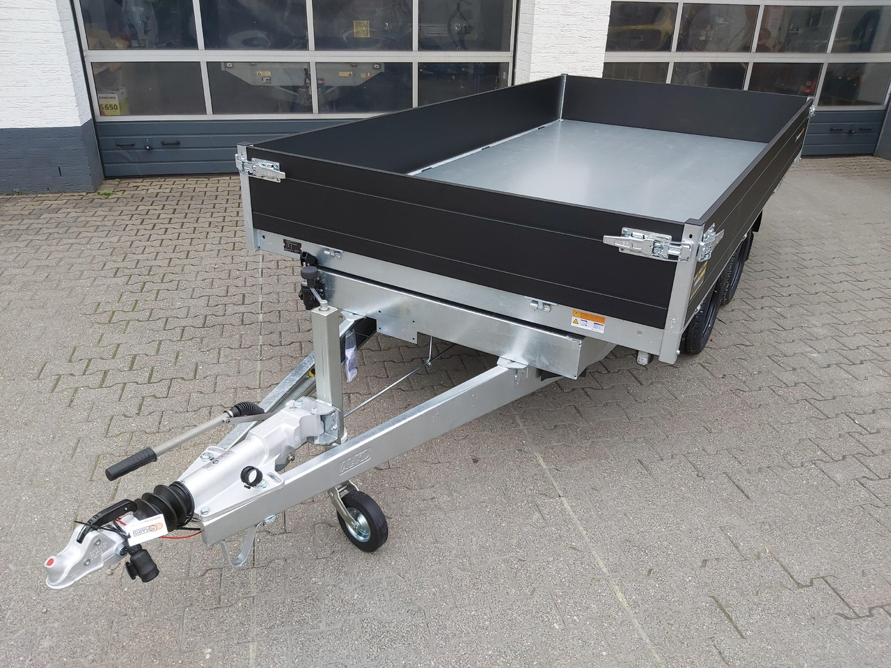 Remolque volquete Saris Kipper K1 356 184 3500 2 E 356x184x35cm black Elektro&Not 13" (L) 3500kg preorder 2024: foto 11 Remolque volquete Saris Kipper K1 356 184 3500 2 E 356x184x35cm black Elektro&Not 13" (L) 3500kg preorder 2024: foto 11