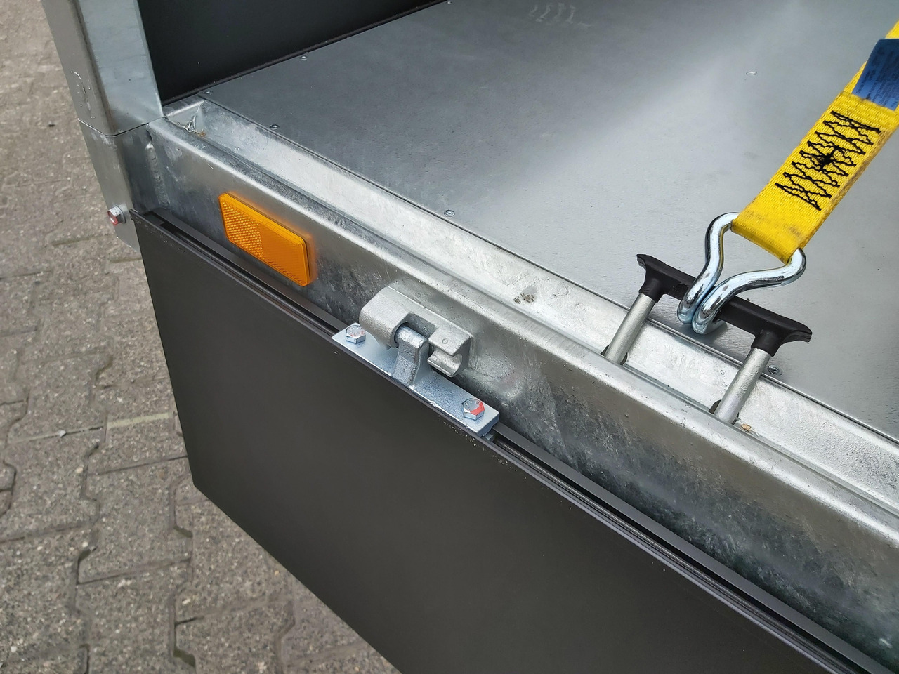 Remolque volquete Saris Kipper K1 356 184 3500 2 E 356x184x35cm black Elektro&Not 13" (L) 3500kg preorder 2024: foto 9 Remolque volquete Saris Kipper K1 356 184 3500 2 E 356x184x35cm black Elektro&Not 13" (L) 3500kg preorder 2024: foto 9