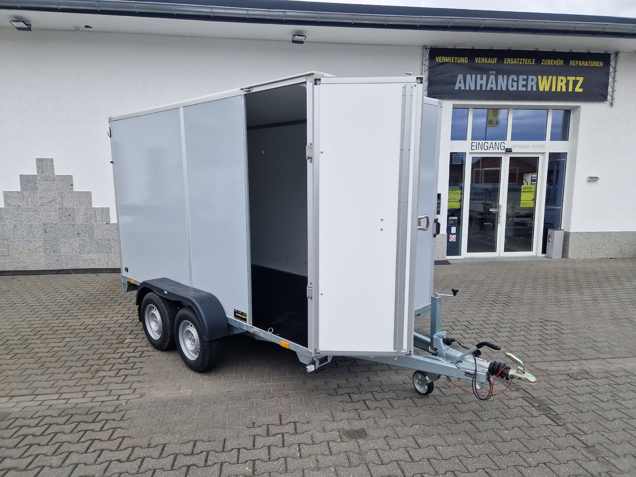 Saris Koffer GO 356 169 200 2700 2 356x169x200cm Hecktüren Seitentür grau GFK (L) 2700kg - Remolque caja cerrada: foto 1 Saris Koffer GO 356 169 200 2700 2 356x169x200cm Hecktüren Seitentür grau GFK (L) 2700kg - Remolque caja cerrada: foto 1