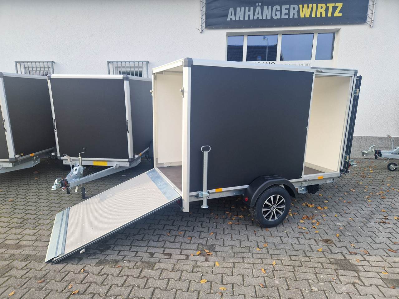 Variant C1315 C2 Edition black 258x148x157cm Aluf. Heckrampe Seitentür 1350kg 100 km/H black deal - Remolque para moto: foto 2 Variant C1315 C2 Edition black 258x148x157cm Aluf. Heckrampe Seitentür 1350kg 100 km/H black deal - Remolque para moto: foto 2
