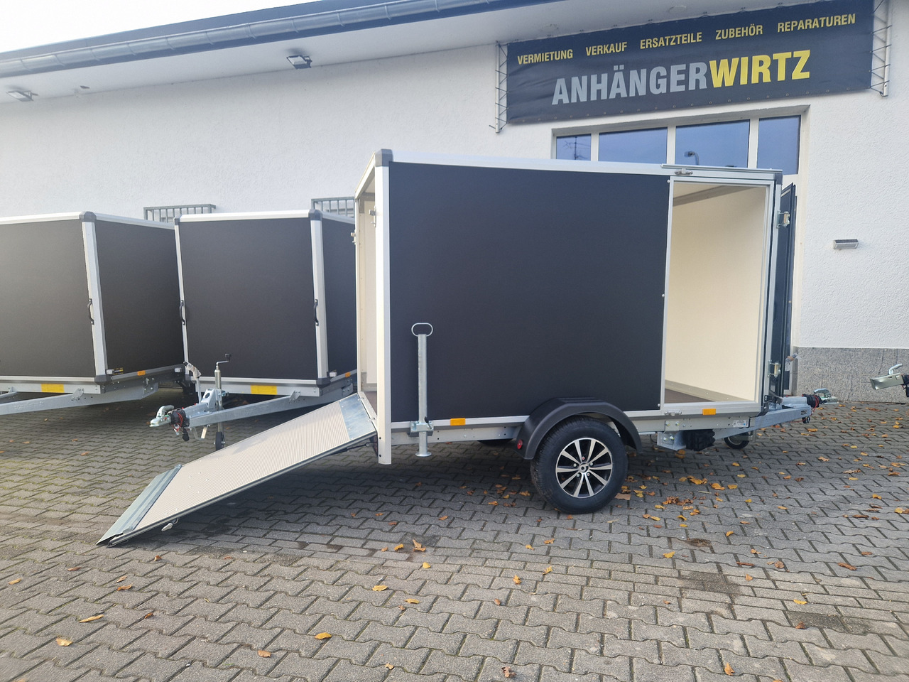 Variant C1315 C2 Edition black 258x148x157cm Aluf. Heckrampe Seitentür 1350kg 100 km/H black deal - Remolque para moto: foto 1 Variant C1315 C2 Edition black 258x148x157cm Aluf. Heckrampe Seitentür 1350kg 100 km/H black deal - Remolque para moto: foto 1