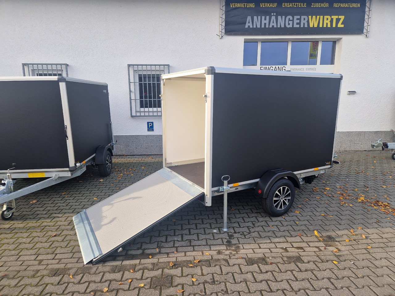 Variant C1315 C2 Edition black 258x148x157cm Alufelgen Heckrampe 1350kg 100km/H black deal - Remolque para moto: foto 1 Variant C1315 C2 Edition black 258x148x157cm Alufelgen Heckrampe 1350kg 100km/H black deal - Remolque para moto: foto 1