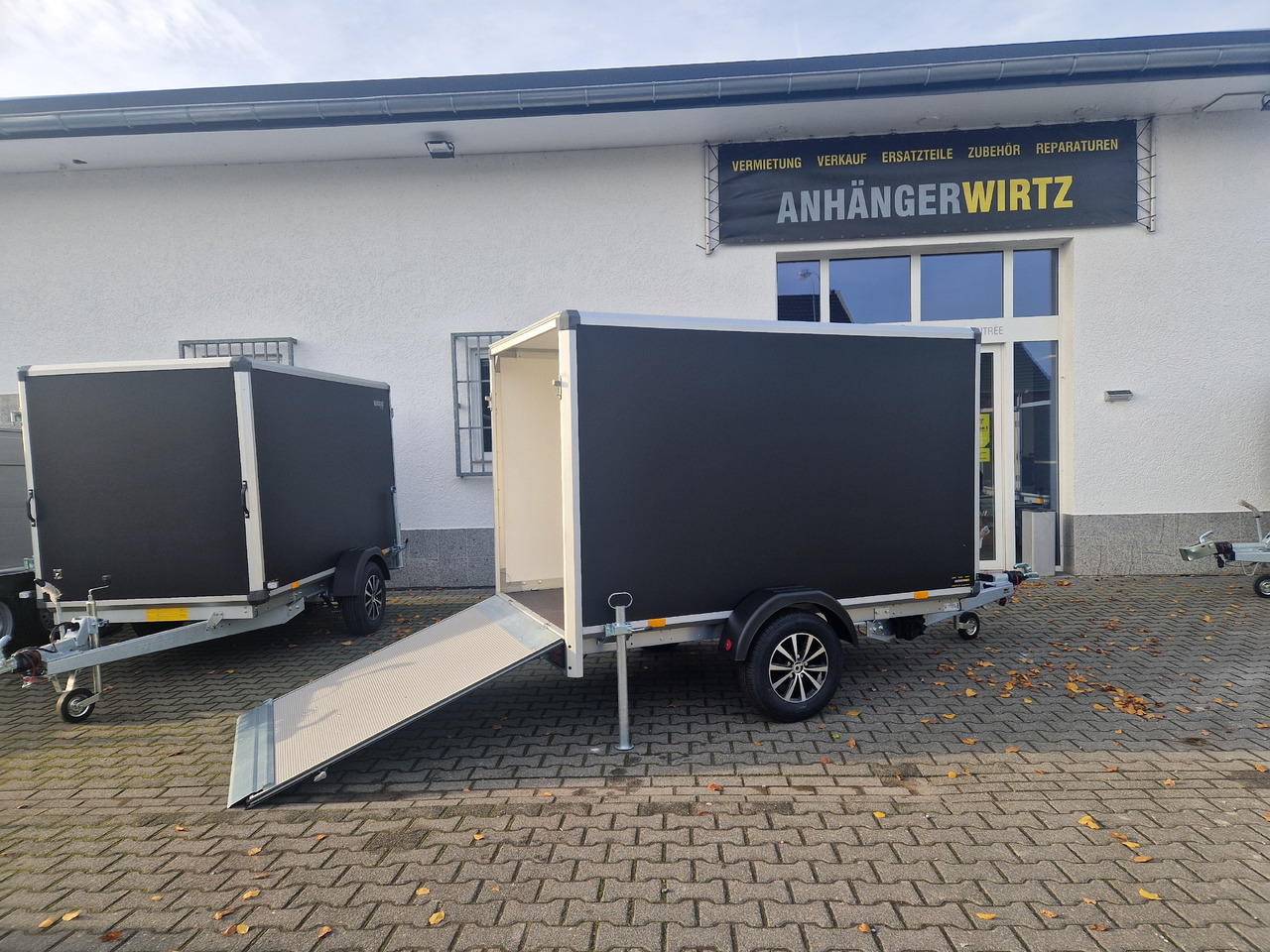 Variant C1315 C2 Edition black 258x148x157cm Alufelgen Heckrampe 1350kg 100km/H black deal - Remolque para moto: foto 2 Variant C1315 C2 Edition black 258x148x157cm Alufelgen Heckrampe 1350kg 100km/H black deal - Remolque para moto: foto 2