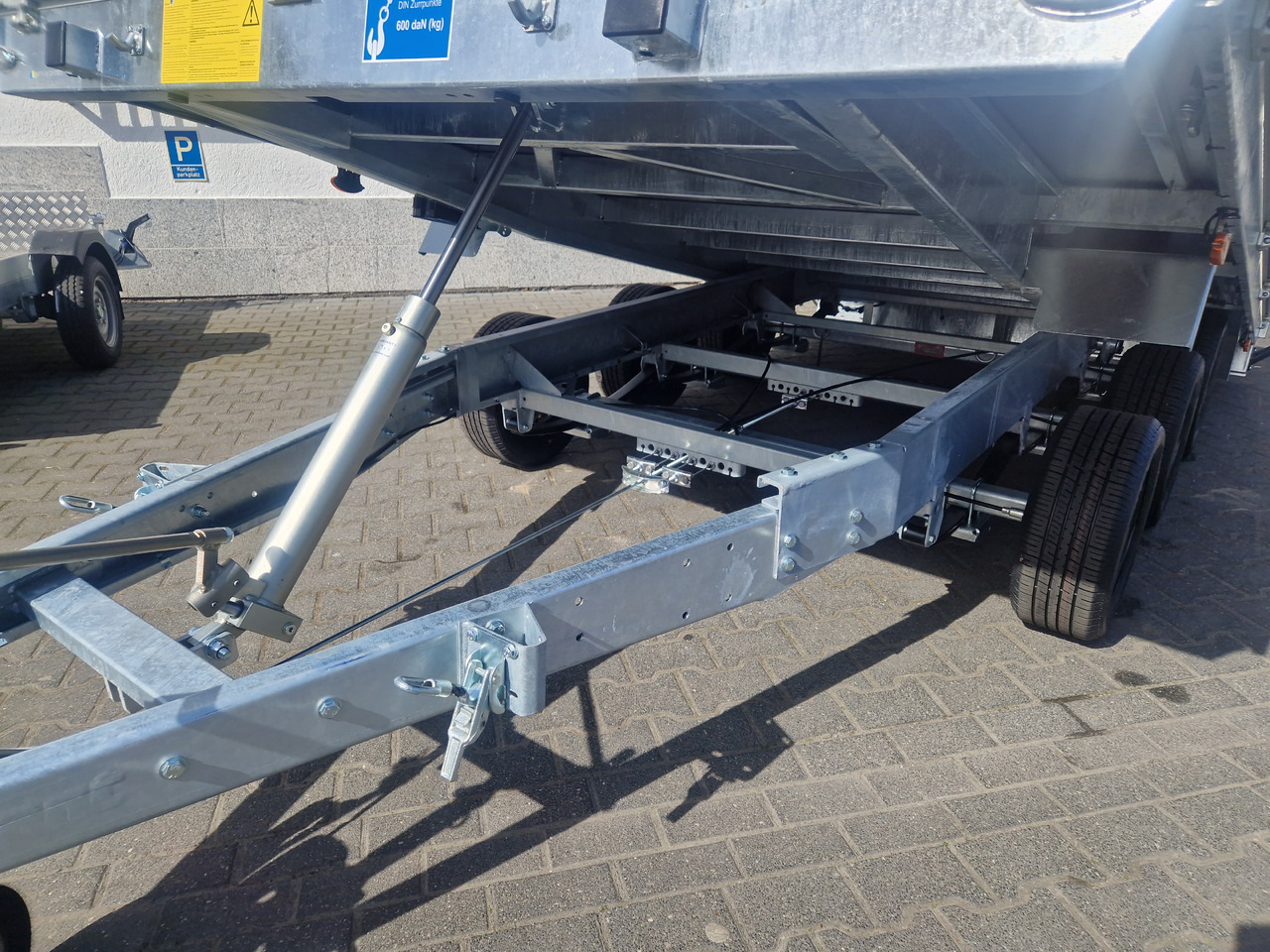 Remolque volquete Variant Maschinentransporter 3543 UX Maxi Load LED Tridem Parabelfederung 3500kg: foto 13 Remolque volquete Variant Maschinentransporter 3543 UX Maxi Load LED Tridem Parabelfederung 3500kg: foto 13