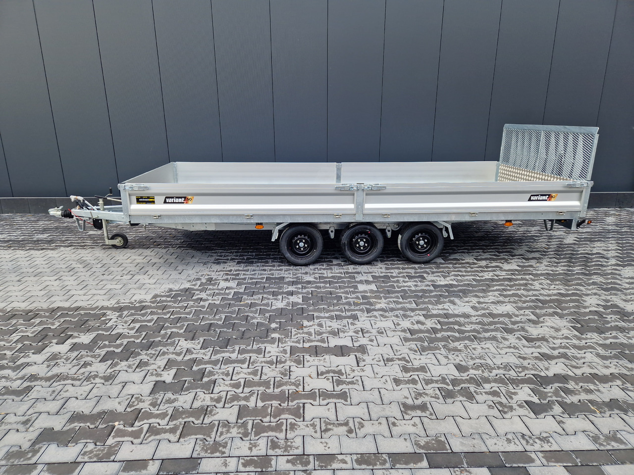 Variant Maschinentransporter 3553 UX Maxi LOAD blackline LED Tridem Parabel 3500kg - Remolque porta maquinaria: foto 2 Variant Maschinentransporter 3553 UX Maxi LOAD blackline LED Tridem Parabel 3500kg - Remolque porta maquinaria: foto 2