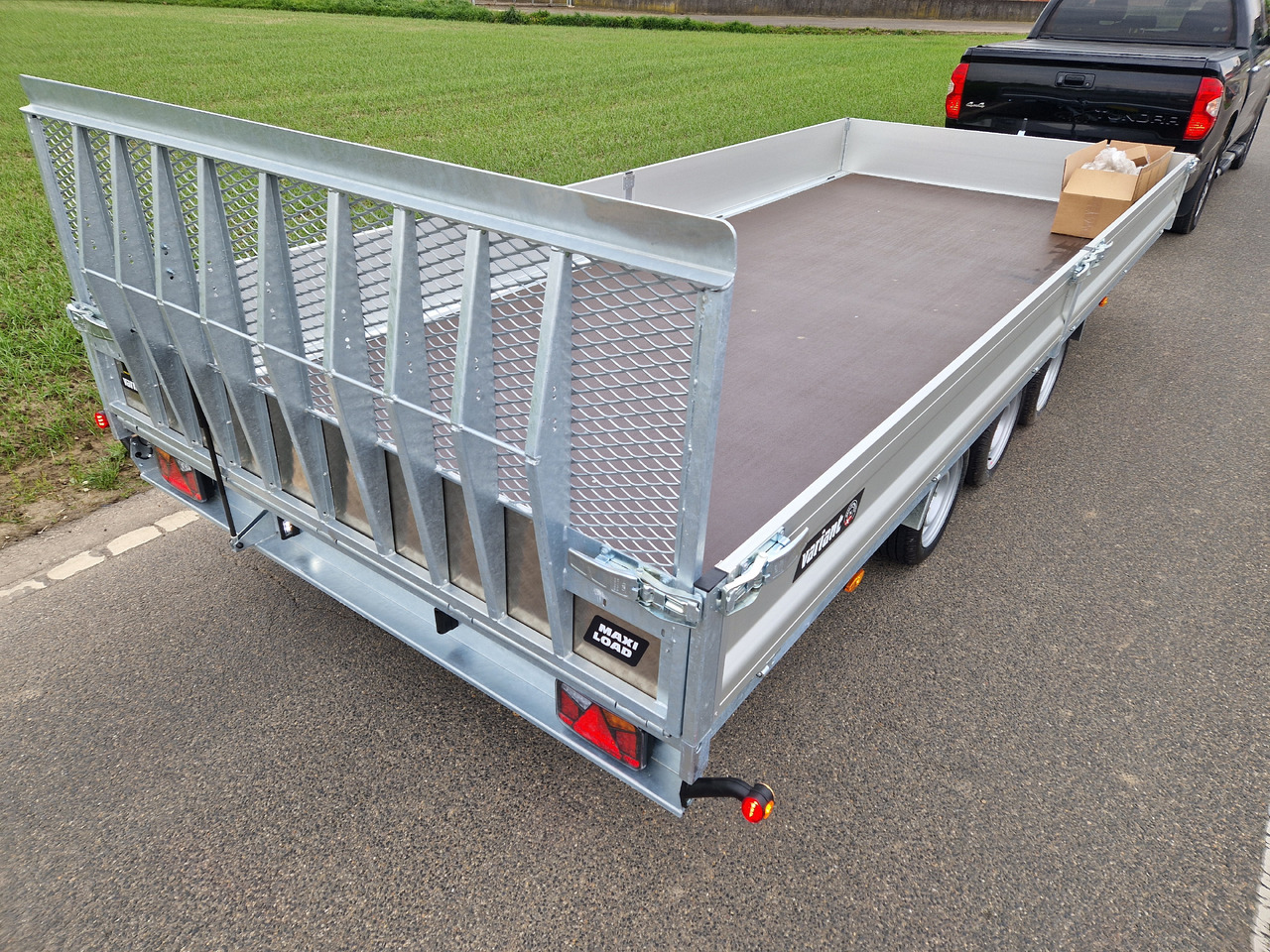 Variant Maschinentransporter 3553 UX Maxi Load LED Tridem Parabelfeder 3500kg Modell 2024 - Remolque volquete: foto 5 Variant Maschinentransporter 3553 UX Maxi Load LED Tridem Parabelfeder 3500kg Modell 2024 - Remolque volquete: foto 5