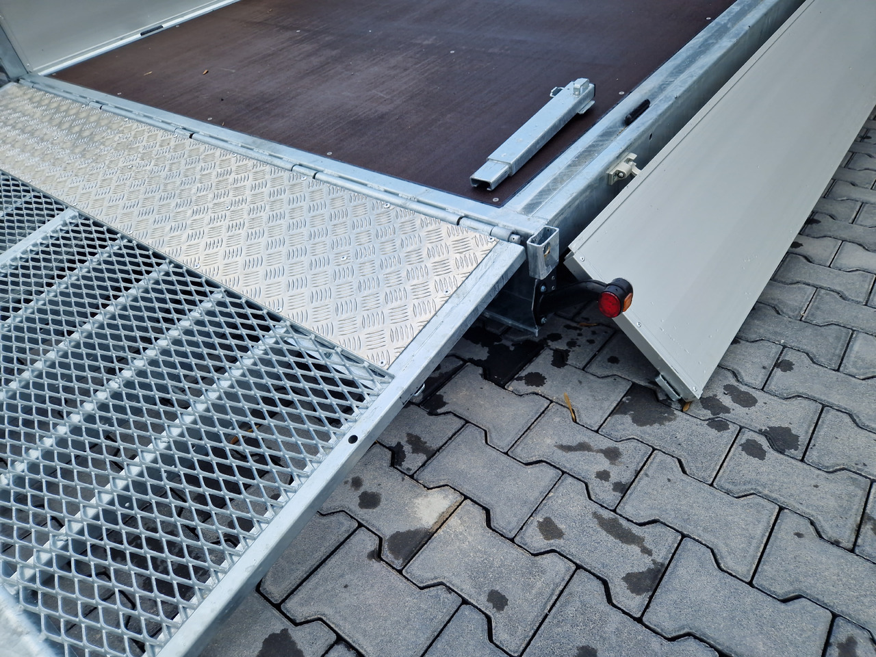 Variant Maschinentransporter 3563 UX Maxi Load 620x210x30cm LED Tridem Parabel black 3500kg - Remolque porta maquinaria: foto 4 Variant Maschinentransporter 3563 UX Maxi Load 620x210x30cm LED Tridem Parabel black 3500kg - Remolque porta maquinaria: foto 4