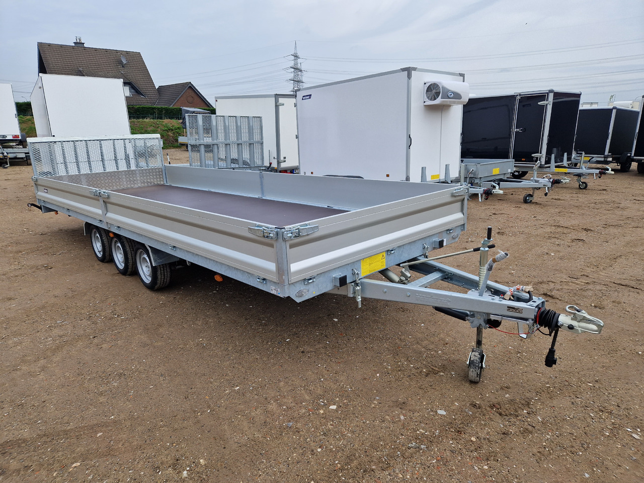 Variant Maschinentransporter 3563 UX Maxi Load 620x210x30cm LED Tridem Parabelfeder 3500kg Modell 24 - Remolque porta maquinaria: foto 5 Variant Maschinentransporter 3563 UX Maxi Load 620x210x30cm LED Tridem Parabelfeder 3500kg Modell 24 - Remolque porta maquinaria: foto 5